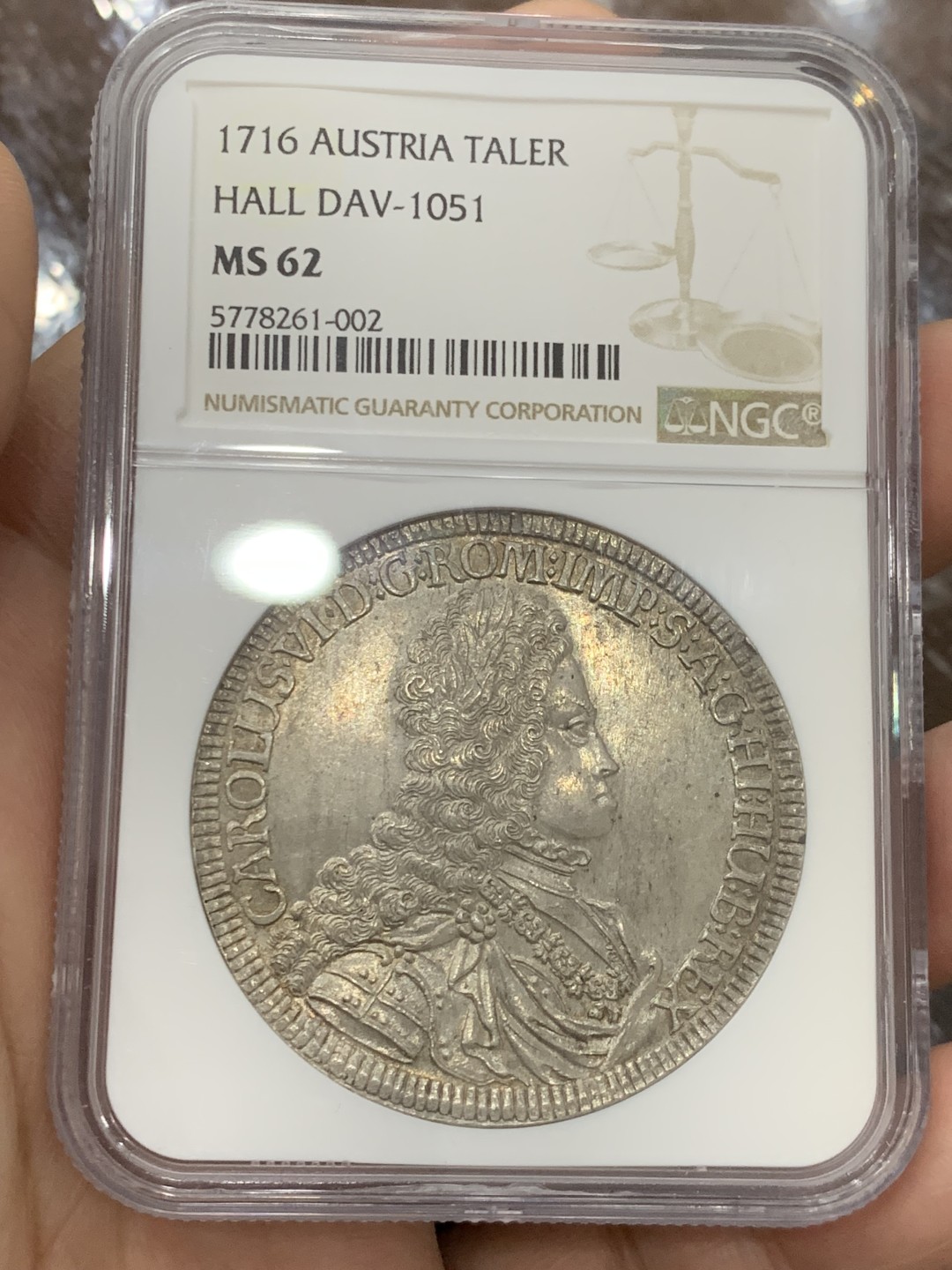 欢迎参加《竞宝斋》五一特拍-第161场-周日，周一 2场 NGC-MS62 神圣罗马帝国 1716年1泰勒银币 卡尔六世少见年轻头像，全币高点和底板没有任何磨损或丝痕，62实属低评