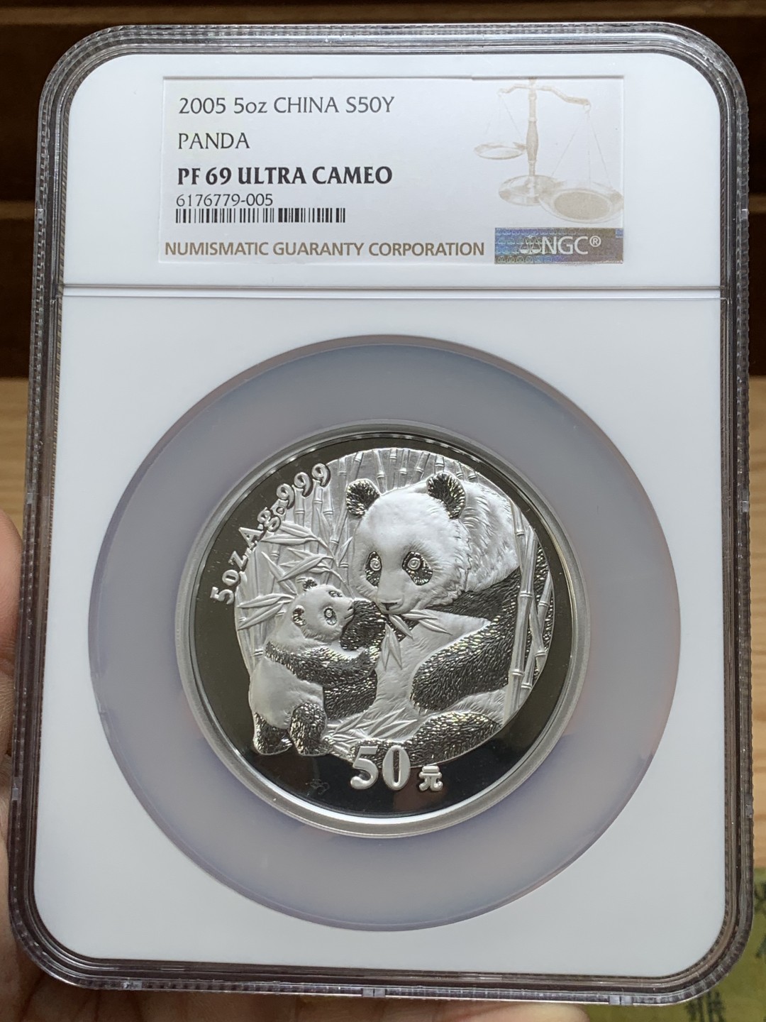 欢迎参加《竞宝斋》五一特拍-第161场-周日，周一 2场 NGC-PF69 ULTRA CAMEO 中国 2005年 50元 熊猫5盎司银币  超大规格 超大尺寸 罕见品种  评级费大几百