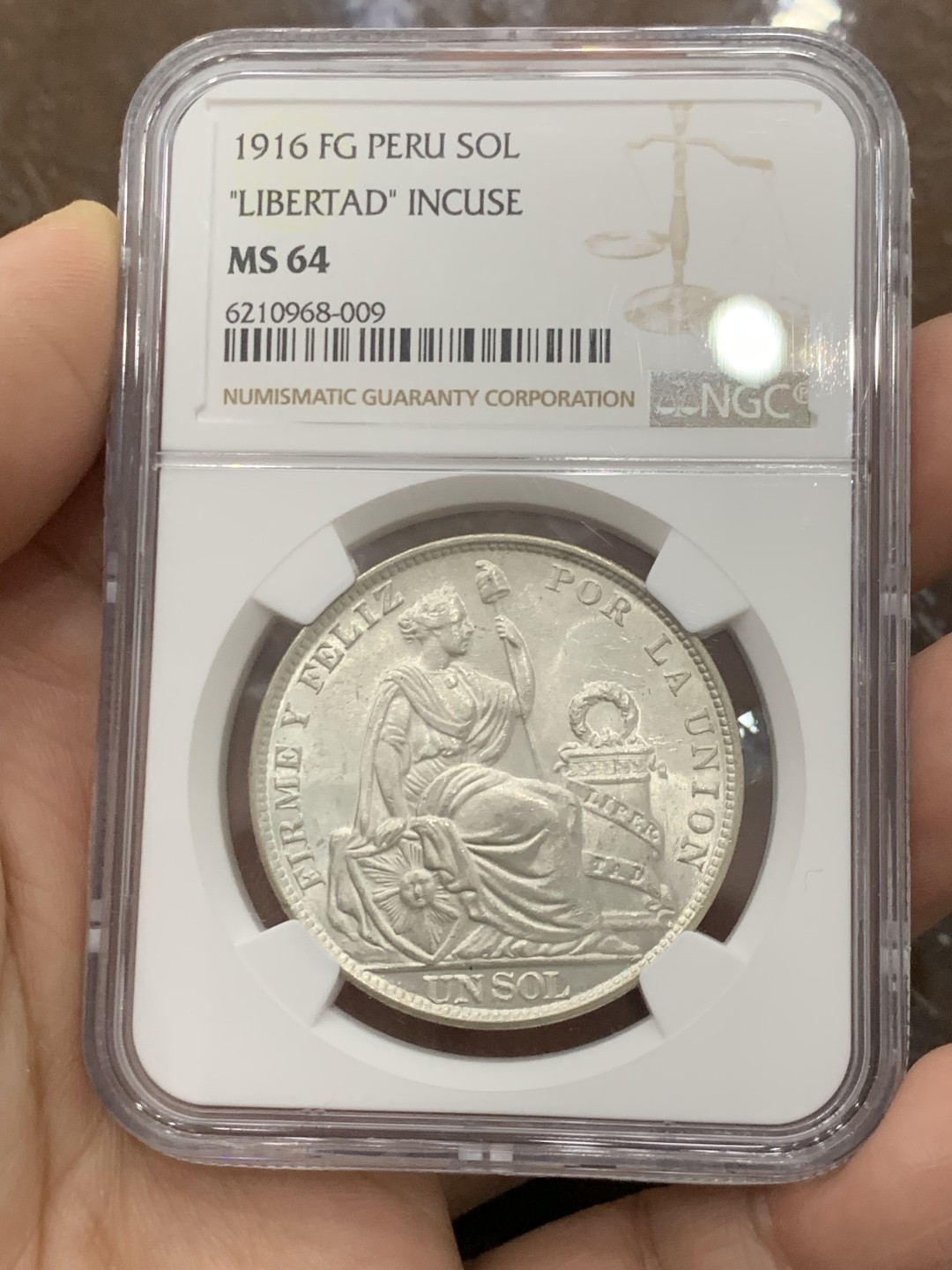 欢迎参加《竞宝斋》五一特拍-第161场-周日，周一 2场 NGC MS64 秘鲁 1916年 1索尔 坐人女神 热门南美银币 季军分 完美状态