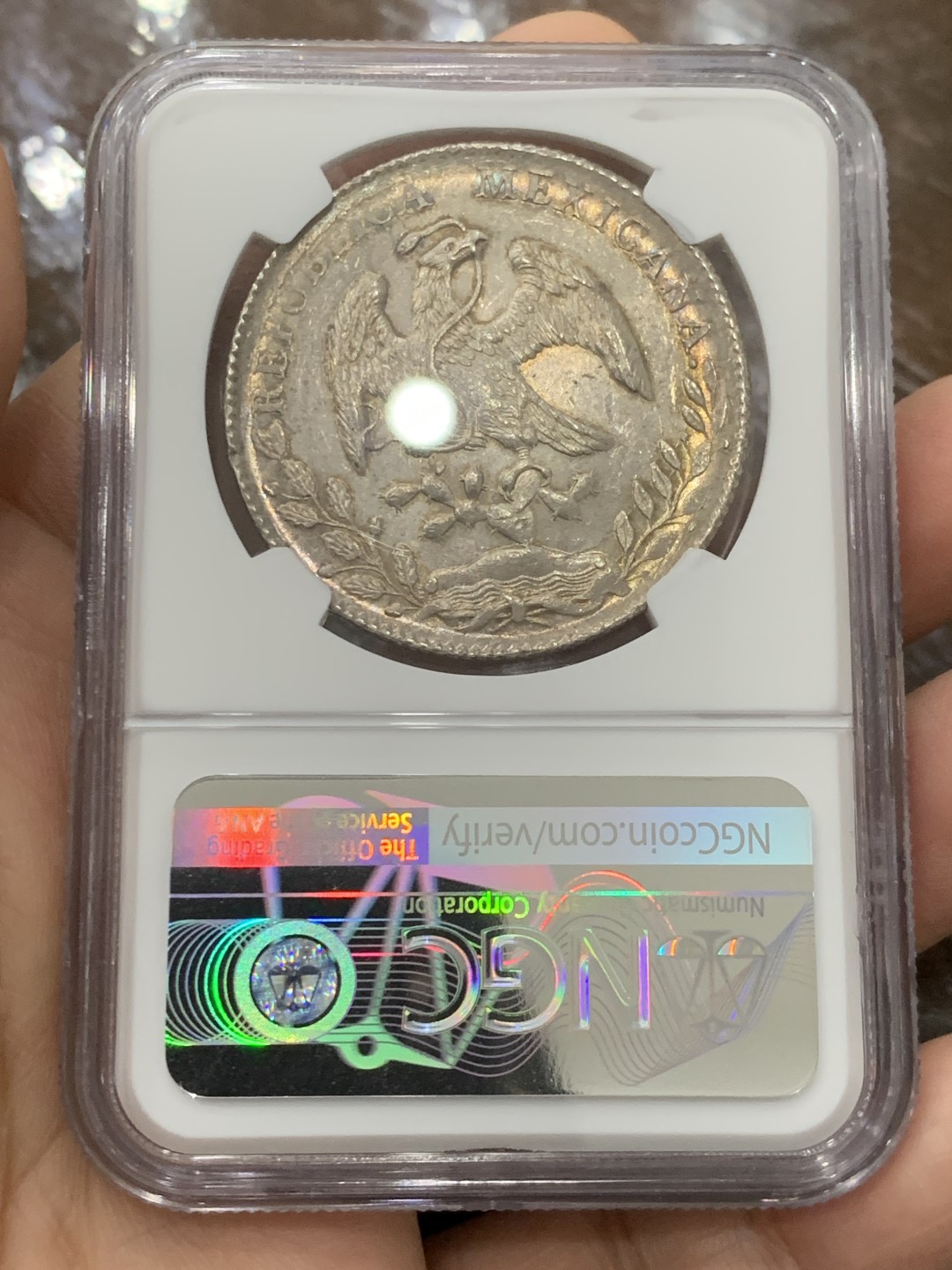 欢迎参加《竞宝斋》五一特拍-第161场-周日，周一 2场 NGC MS63 1896ZS FZ 墨西哥 鹰洋8里亚尔花边银币，五彩包浆