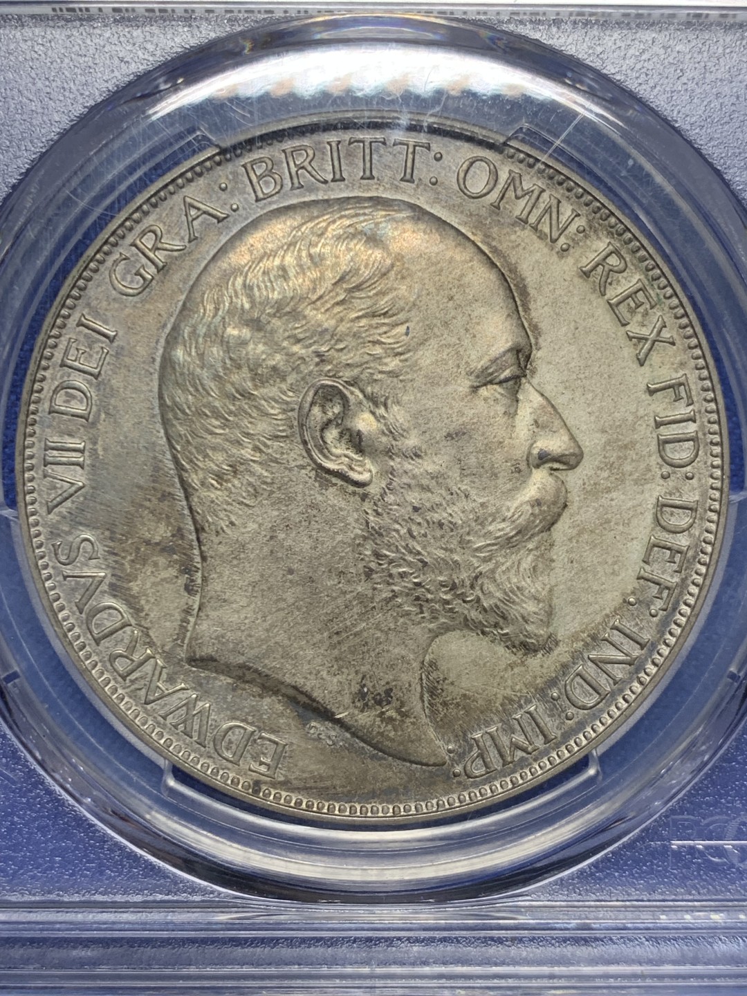 欢迎参加《竞宝斋》五一特拍-第161场-周日，周一 2场 PCGS  PR63 英国 1902年 爱德华七世马剑 低评 人像后脑勺外围金彩 人物、马、龙毛发、肌肉细节打制完美 包浆完整均匀 币浆一体