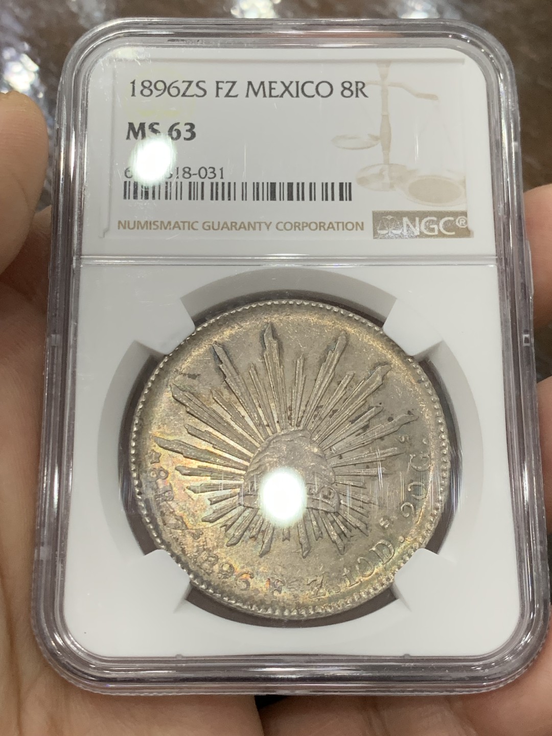 欢迎参加《竞宝斋》五一特拍-第161场-周日，周一 2场 NGC MS63 1896ZS FZ 墨西哥 鹰洋8里亚尔花边银币，五彩包浆