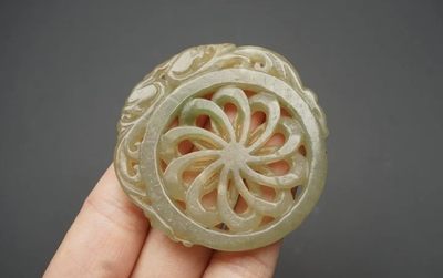 玉石翡翠玛瑙｜拍卖专场 和田玉 镂空龙牌挂件