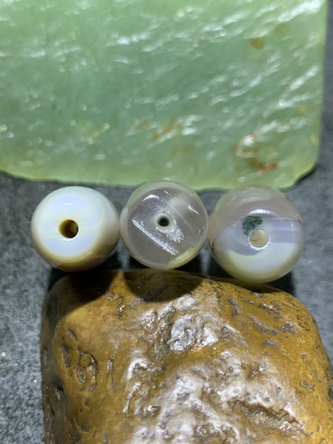 高玉化缠丝玛瑙天珠形通货桶珠3个，