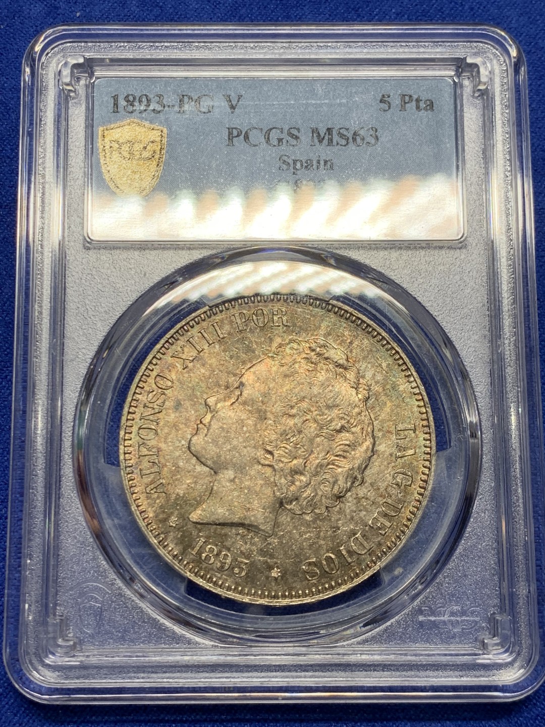 欢迎参加《竞宝斋》五一特拍-第161场-周日，周一 2场 唯一冠军分 PCGS-MS63 西班牙1893年 阿方索十三世 5比塞塔双柱大银币 五彩包浆 此版PGV比PGL稀少两个级别 罕见品种