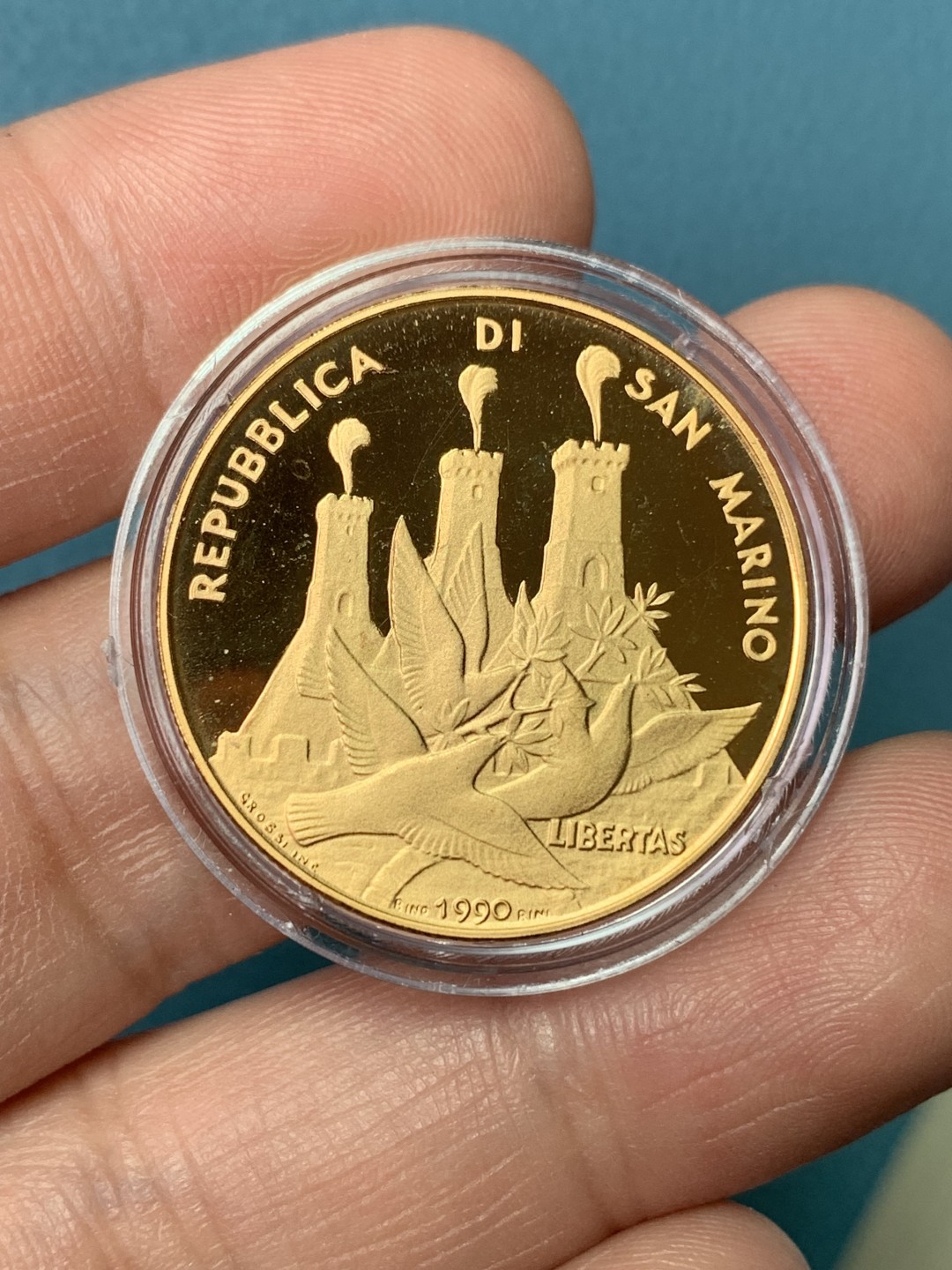 欢迎参加《竞宝斋》五一特拍-第161场-周日，周一 2场 圣马力诺1990年 纪念1740年建国PROOF金币  大金币 16.96克 917金 喜庆盒装 带证书 发行量6500枚