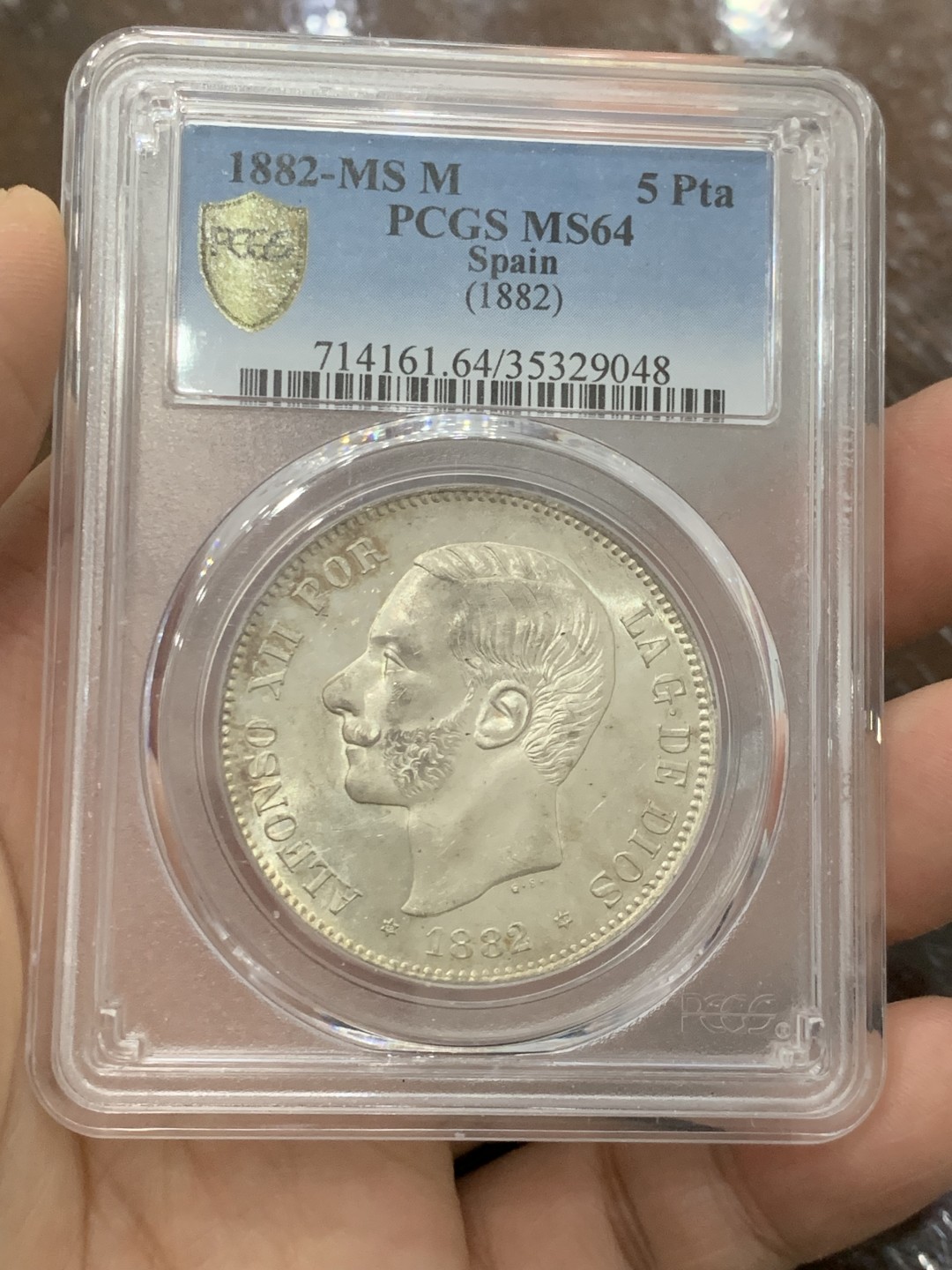 欢迎参加《竞宝斋》五一特拍-第161场-周日，周一 2场 冠军分PCGS-MS64 西班牙1882年 阿方索十二世5比塞塔 双柱大银币 这品种能MS就牛逼了 ，这枚是PC严评64分 屌炸天了