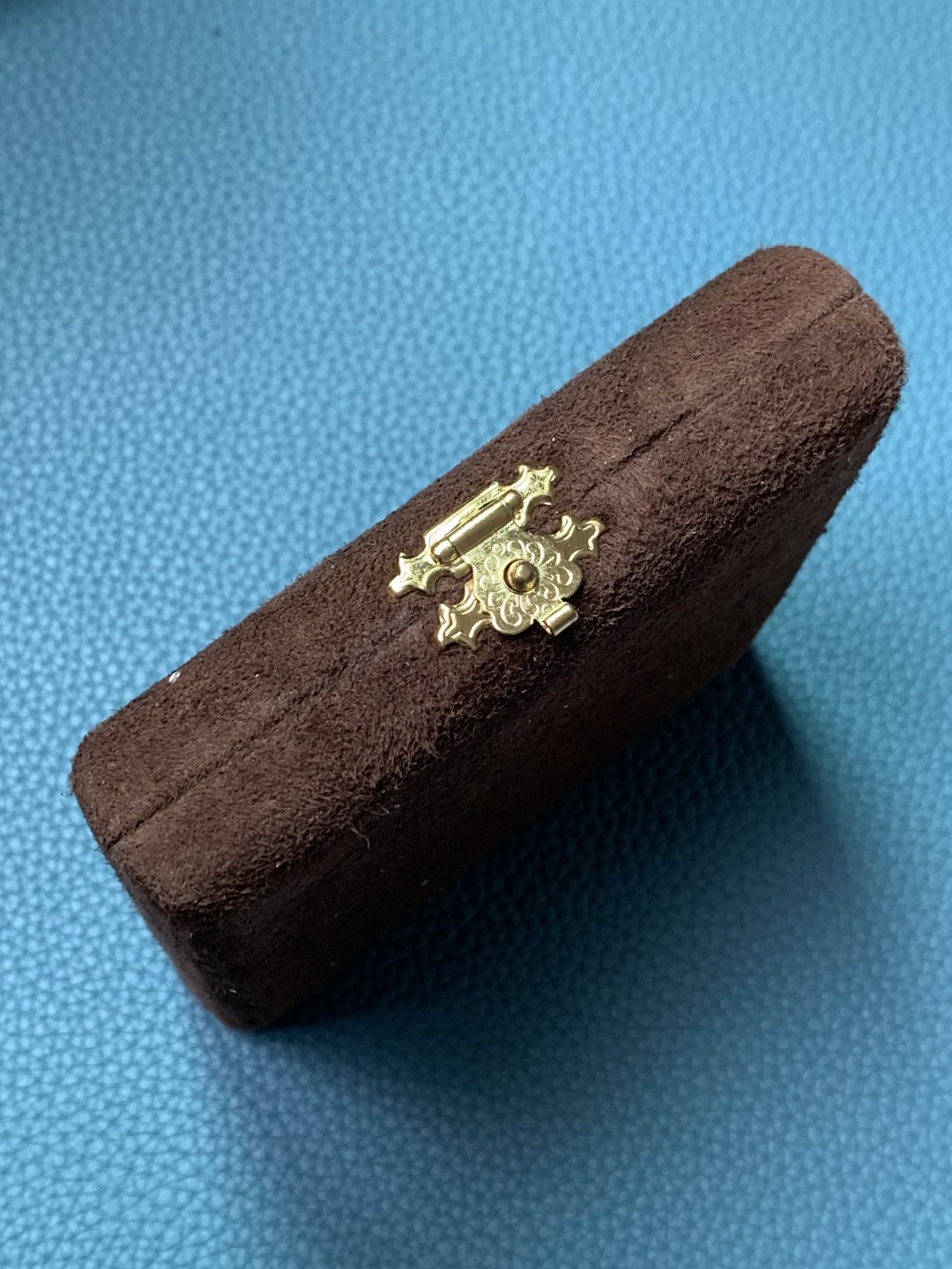 欢迎参加《竞宝斋》五一特拍-第161场-周日，周一 2场 原盒证书圣马力诺1985年 世界青年日 5斯库多金币  10克 917金 原盒带证书 7400枚的发行量