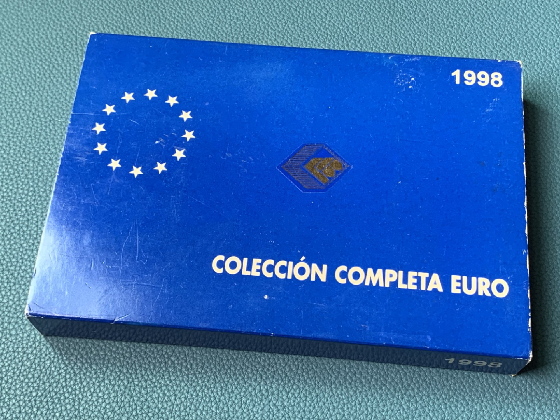 欢迎参加《竞宝斋》五一特拍-第161场-周日，周一 2场 西班牙1998年皇家卫队系列 1/5/25/200EURO原盒套币（含金币34.55克+重达209克 925银） 1枚 34.55克 大金币900金+1枚168.75克大银币+1枚33.62克+1枚6.72克