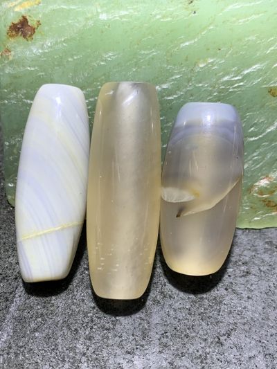高玉化缠丝玛瑙天珠形通货桶珠3个， - 高玉化缠丝玛瑙天珠形通货桶珠3个，