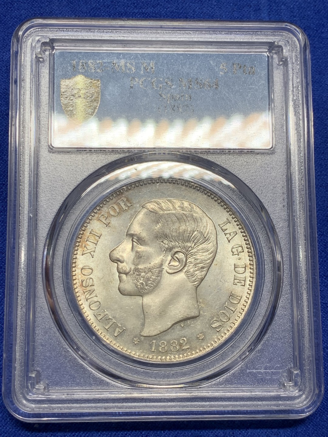 欢迎参加《竞宝斋》五一特拍-第161场-周日，周一 2场 冠军分PCGS-MS64 西班牙1882年 阿方索十二世5比塞塔 双柱大银币 这品种能MS就牛逼了 ，这枚是PC严评64分 屌炸天了