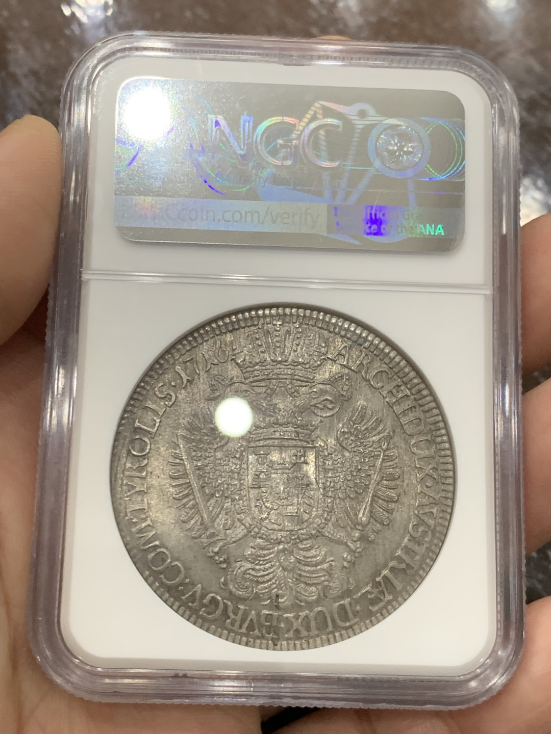 欢迎参加《竞宝斋》五一特拍-第161场-周日，周一 2场 NGC-MS62 神圣罗马帝国 1716年1泰勒银币 卡尔六世少见年轻头像，全币高点和底板没有任何磨损或丝痕，62实属低评