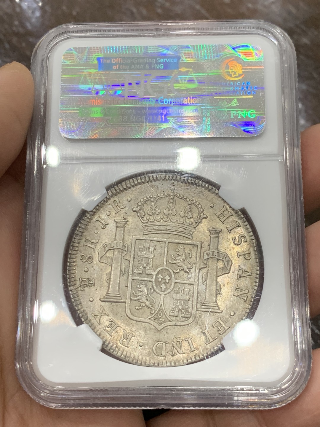 欢迎参加《竞宝斋》五一特拍-第161场-周日，周一 2场 NGC-AU58 玻利维亚 1773年 卡三双柱大银 玻利维亚卡三首年 原味深打 满眼肌肉感 背面PL感十足 收藏级品相