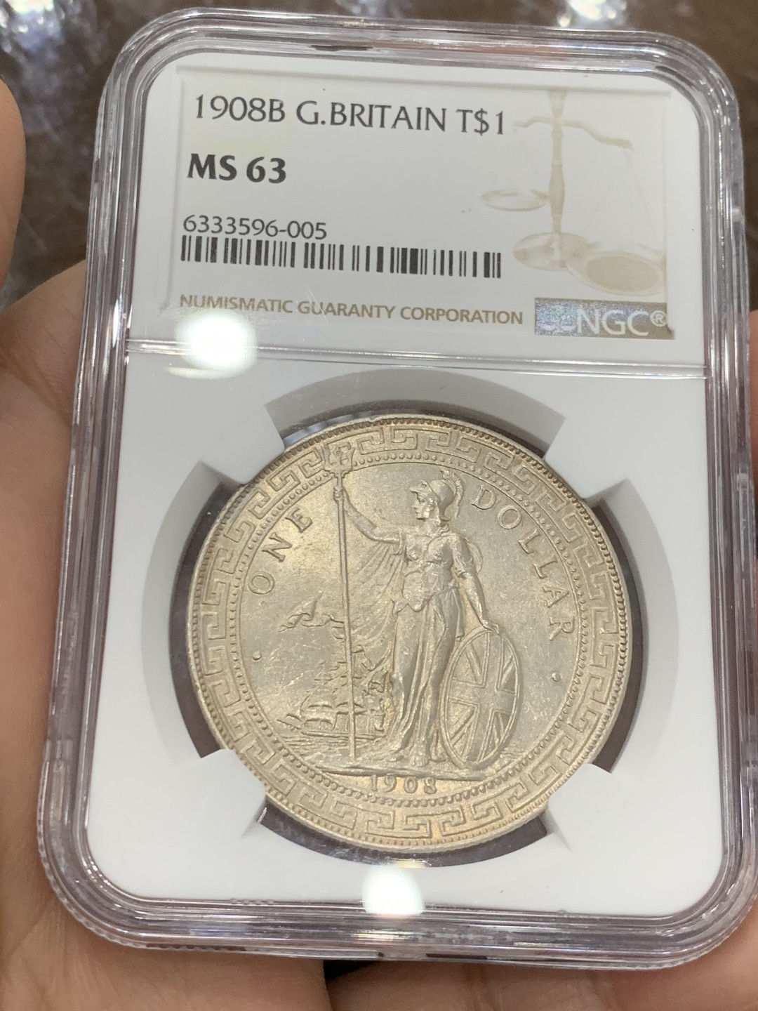 欢迎参加《竞宝斋》五一特拍-第161场-周日，周一 2场 NGC-MS63 英国1908年站洋1元银币，淡淡金色包浆，高点毫无磨损，底板转光级，汉字面观感一流