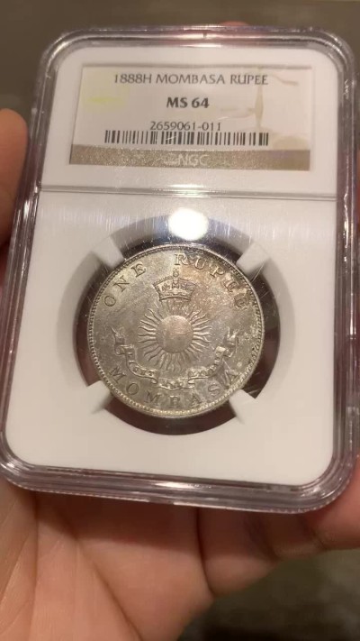 欢迎参加《竞宝斋》五一特拍-第161场-周日，周一 2场 亚军分 NGC MS64 1888 蒙巴萨一卢比 仅有一枚更高分，由大不列颠东非公司发行给东非的殖民贸易钱币