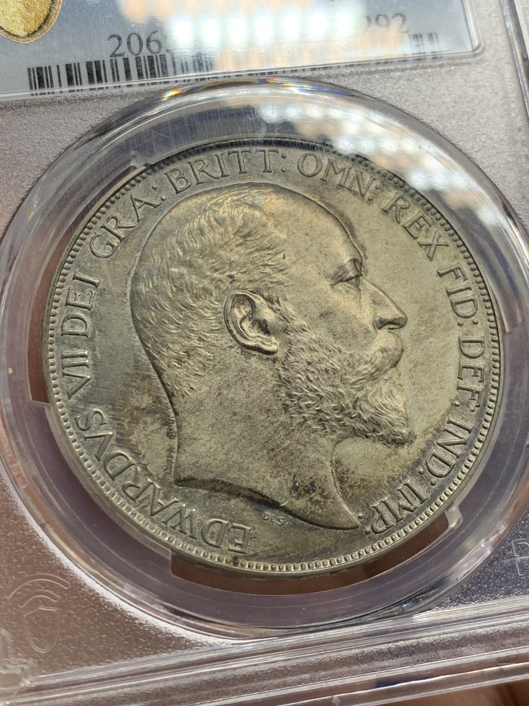 欢迎参加《竞宝斋》五一特拍-第161场-周日，周一 2场 PCGS  PR63 英国 1902年 爱德华七世马剑 低评 人像后脑勺外围金彩 人物、马、龙毛发、肌肉细节打制完美 包浆完整均匀 币浆一体
