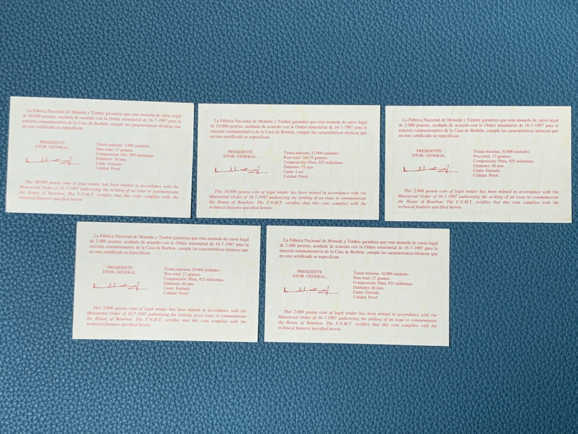 欢迎参加《竞宝斋》五一特拍-第161场-周日，周一 2场 西班牙1997年 波旁王朝三百周年纪念系列 金银套币 含1枚27克金币999金，银币4枚重达249.75克925银！ 1枚168.75克大银币+3枚27克重银币 五枚原盒套币2000/2000/2000/10000/80000比塞塔