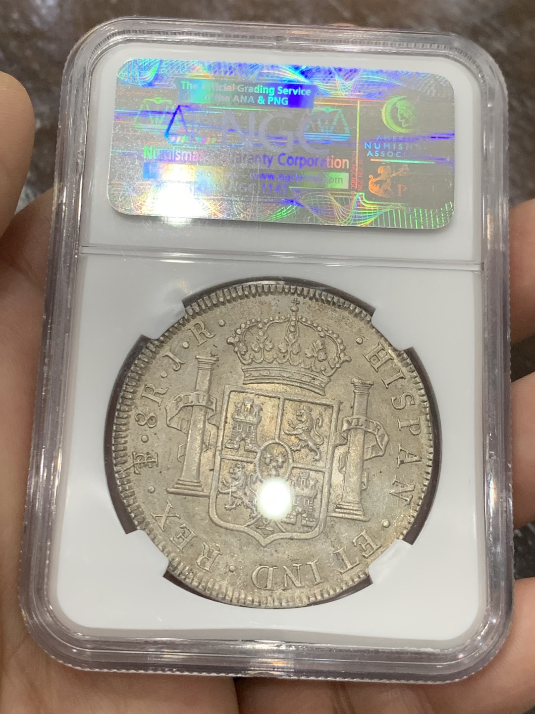 欢迎参加《竞宝斋》五一特拍-第161场-周日，周一 2场 NGC-AU58 玻利维亚 1773年 卡三双柱大银 玻利维亚卡三首年 原味深打 满眼肌肉感 背面PL感十足 收藏级品相