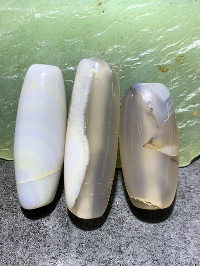 高玉化缠丝玛瑙天珠形通货桶珠3个， 高玉化缠丝玛瑙天珠形通货桶珠3个，