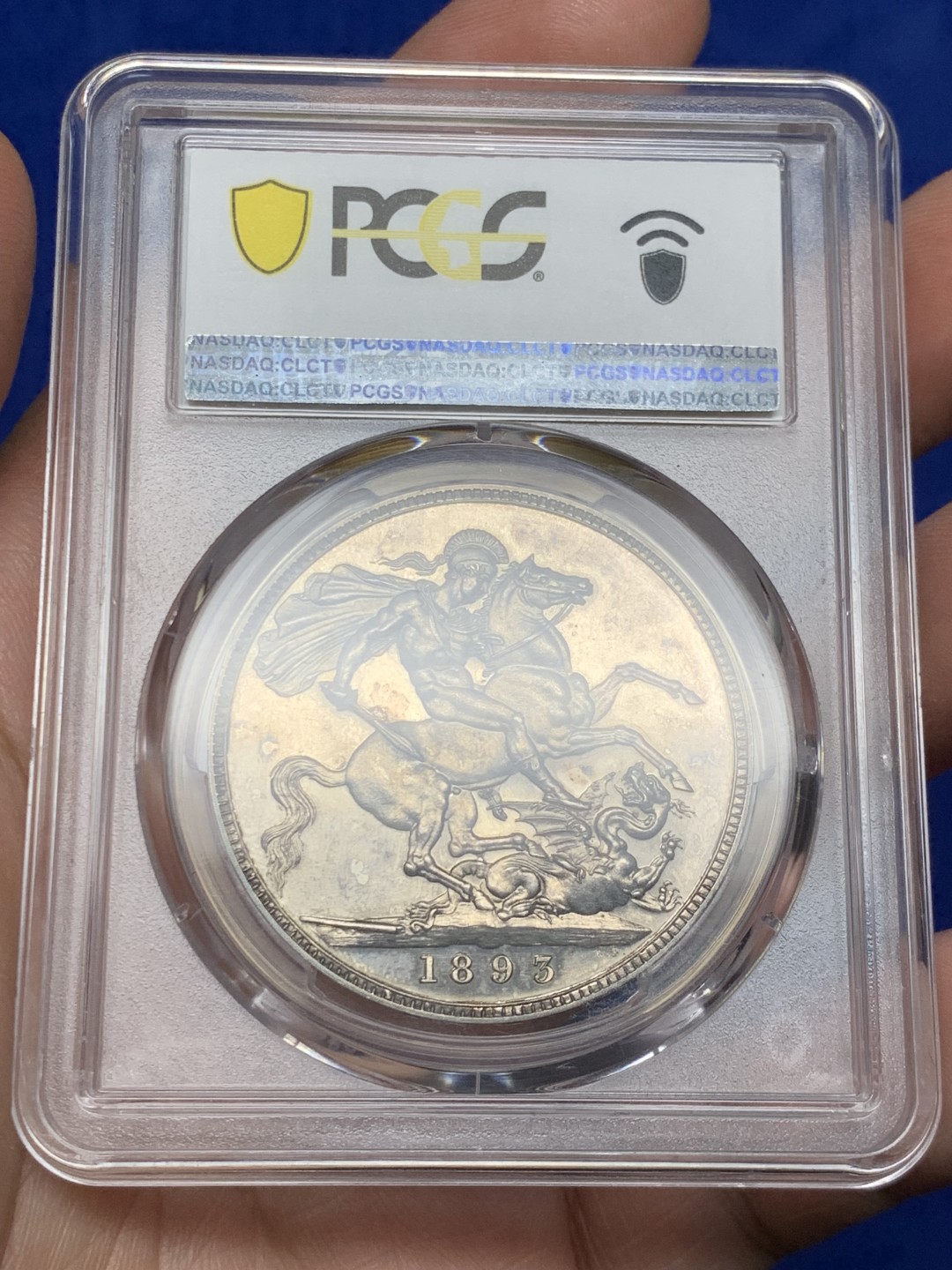 欢迎参加《竞宝斋》五一特拍-第161场-周日，周一 2场 PCGS PR63 英国 维多利亚 1893 精制马剑大银币 最为经典的披莎造型 深色包浆 黑中透亮 国币眼光中的精品