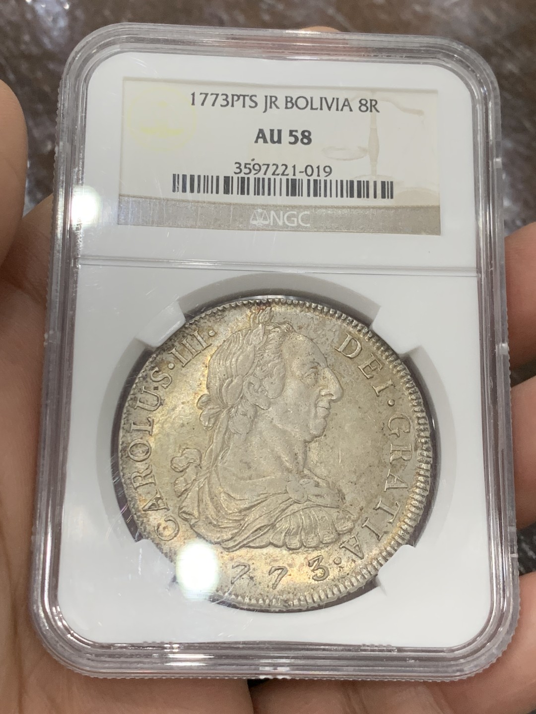 欢迎参加《竞宝斋》五一特拍-第161场-周日，周一 2场 NGC-AU58 玻利维亚 1773年 卡三双柱大银 玻利维亚卡三首年 原味深打 满眼肌肉感 背面PL感十足 收藏级品相