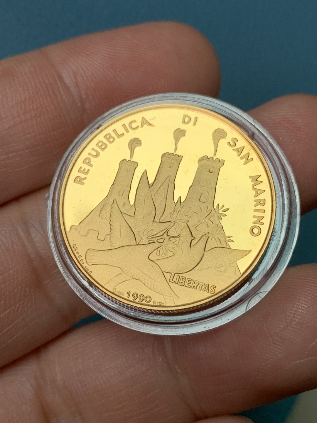 欢迎参加《竞宝斋》五一特拍-第161场-周日，周一 2场 圣马力诺1990年 纪念1740年建国PROOF金币  大金币 16.96克 917金 喜庆盒装 带证书 发行量6500枚