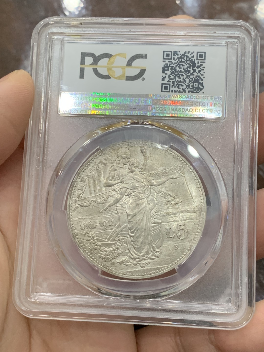 欢迎参加《竞宝斋》五一特拍-第161场-周日，周一 2场 PCGS MS63 1911R 意大利 建国50周年托奶5里拉大银币，名誉品，非常漂亮 盒子角小磕