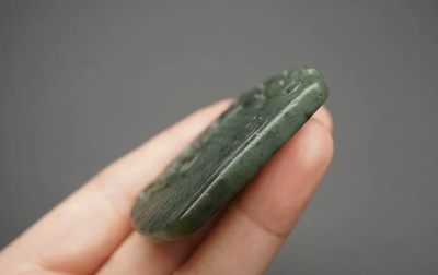 玉石翡翠玛瑙｜拍卖专场 碧玉镂空雕龙牌 挂件