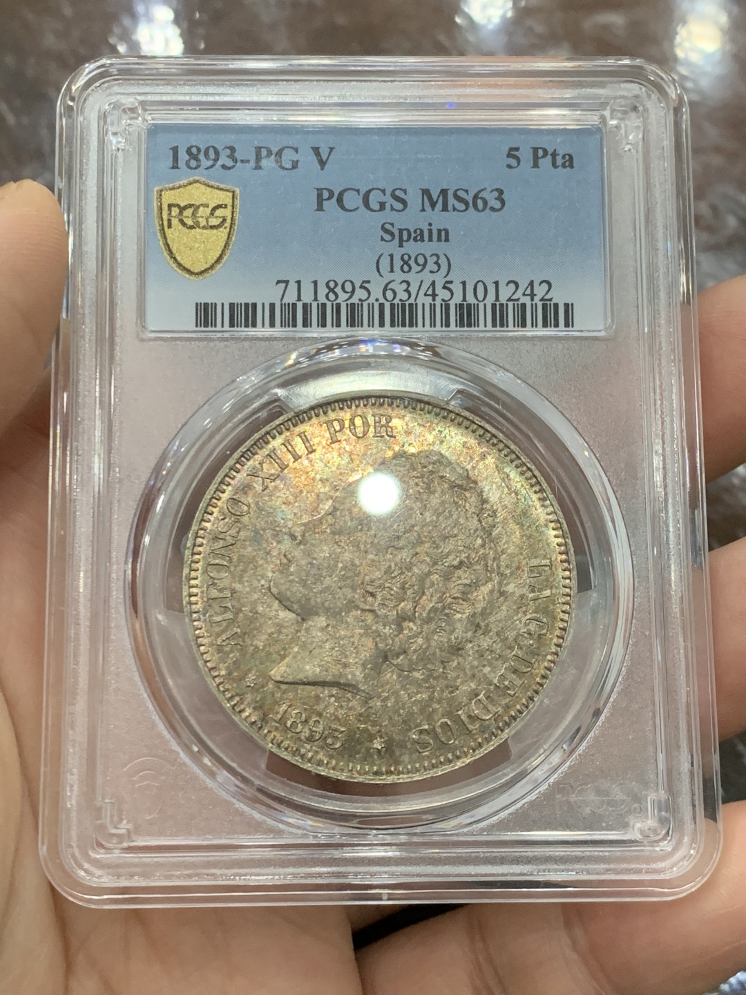 欢迎参加《竞宝斋》五一特拍-第161场-周日，周一 2场 唯一冠军分 PCGS-MS63 西班牙1893年 阿方索十三世 5比塞塔双柱大银币 五彩包浆 此版PGV比PGL稀少两个级别 罕见品种