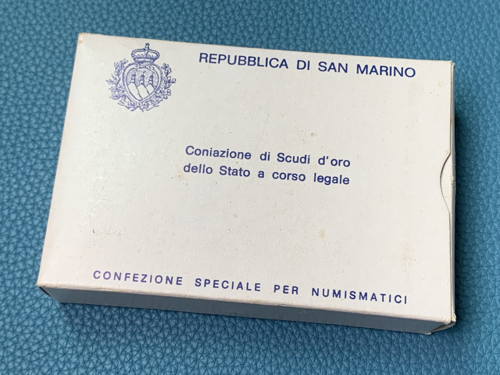 欢迎参加《竞宝斋》五一特拍-第161场-周日，周一 2场 原盒证书圣马力诺1984年 自由和平女神1和2斯库多金币一对 2克+4克，总重6克 917金 原盒带证书 极少见