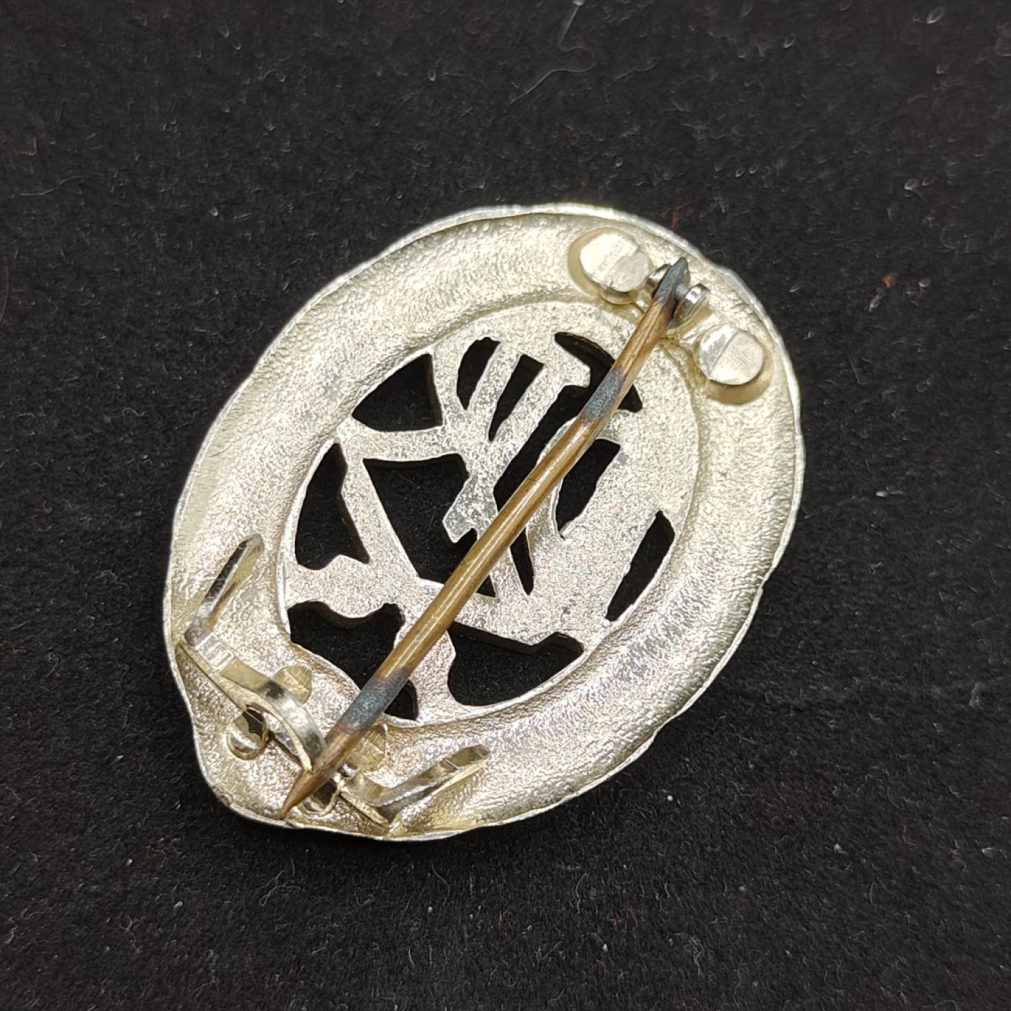 全场0元起拍 第52期 咸鱼国勋章拍卖专场 5月3日（周三）下午6：00开始 东德金级射击技能章