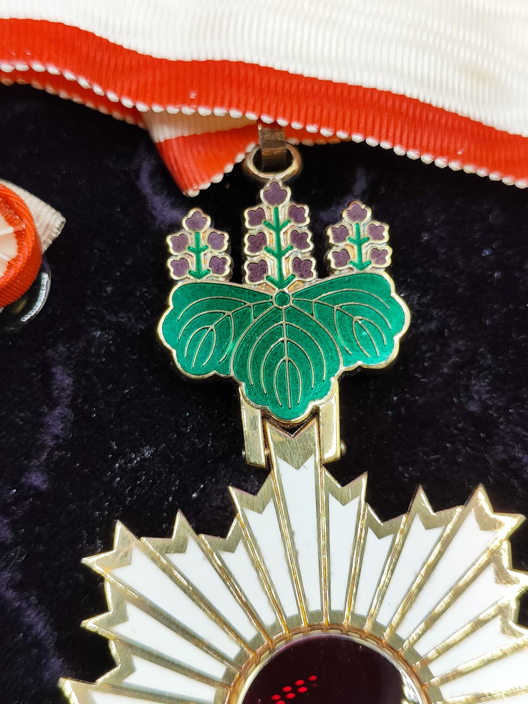 全场0元起拍 第52期 咸鱼国勋章拍卖专场 5月3日（周三）下午6：00开始 美品日本三等旭日章 银制珐琅带盒略