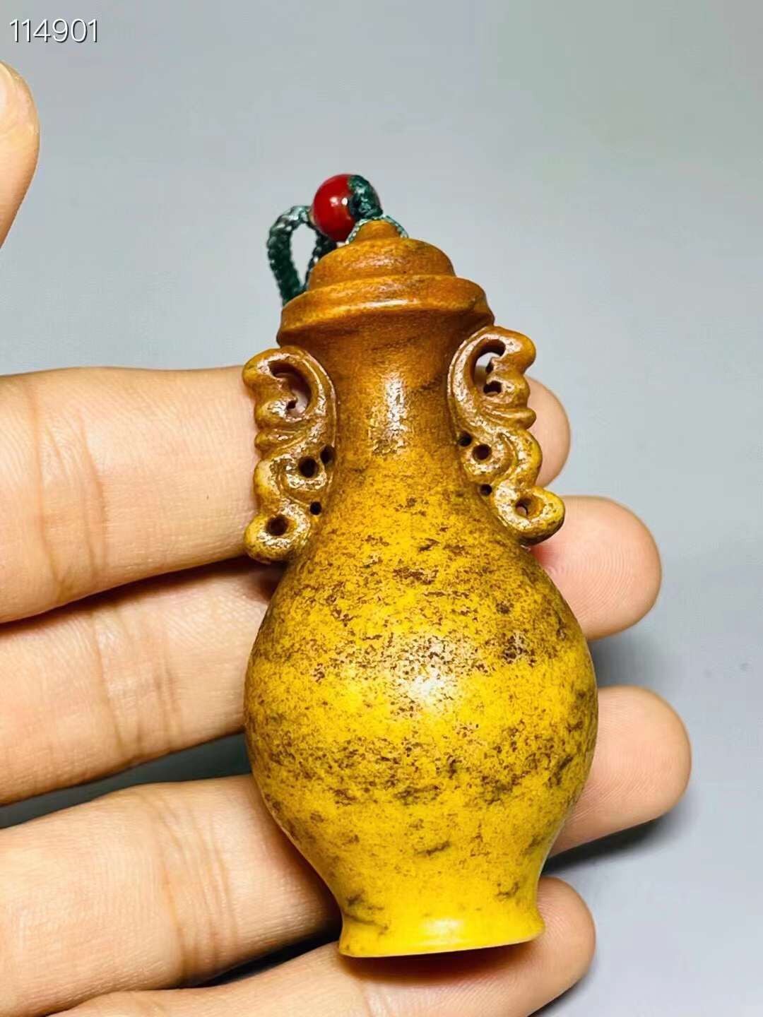 旧藏●精品和田玉精雕瓶子挂件一对
