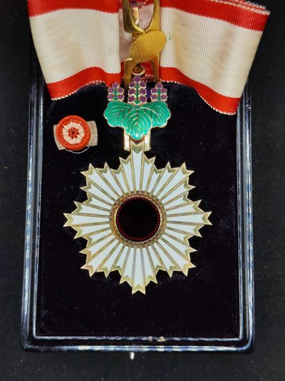 全场0元起拍 第52期 咸鱼国勋章拍卖专场 5月3日（周三）下午6：00开始 - 美品日本三等旭日章 银制珐琅带盒略