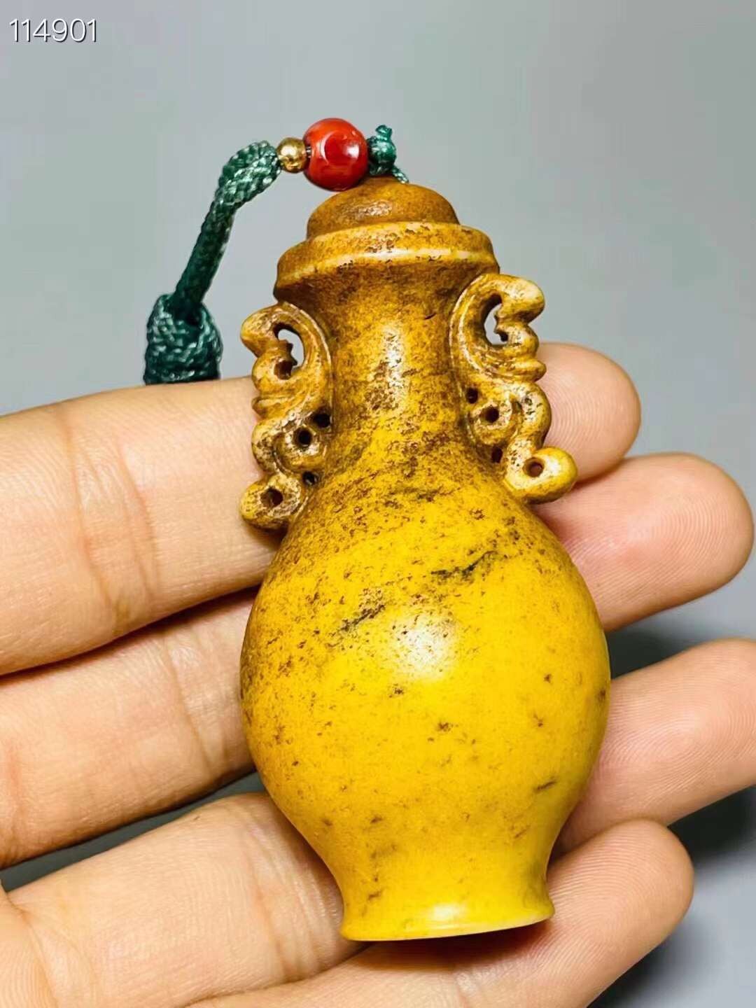 旧藏●精品和田玉精雕瓶子挂件一对