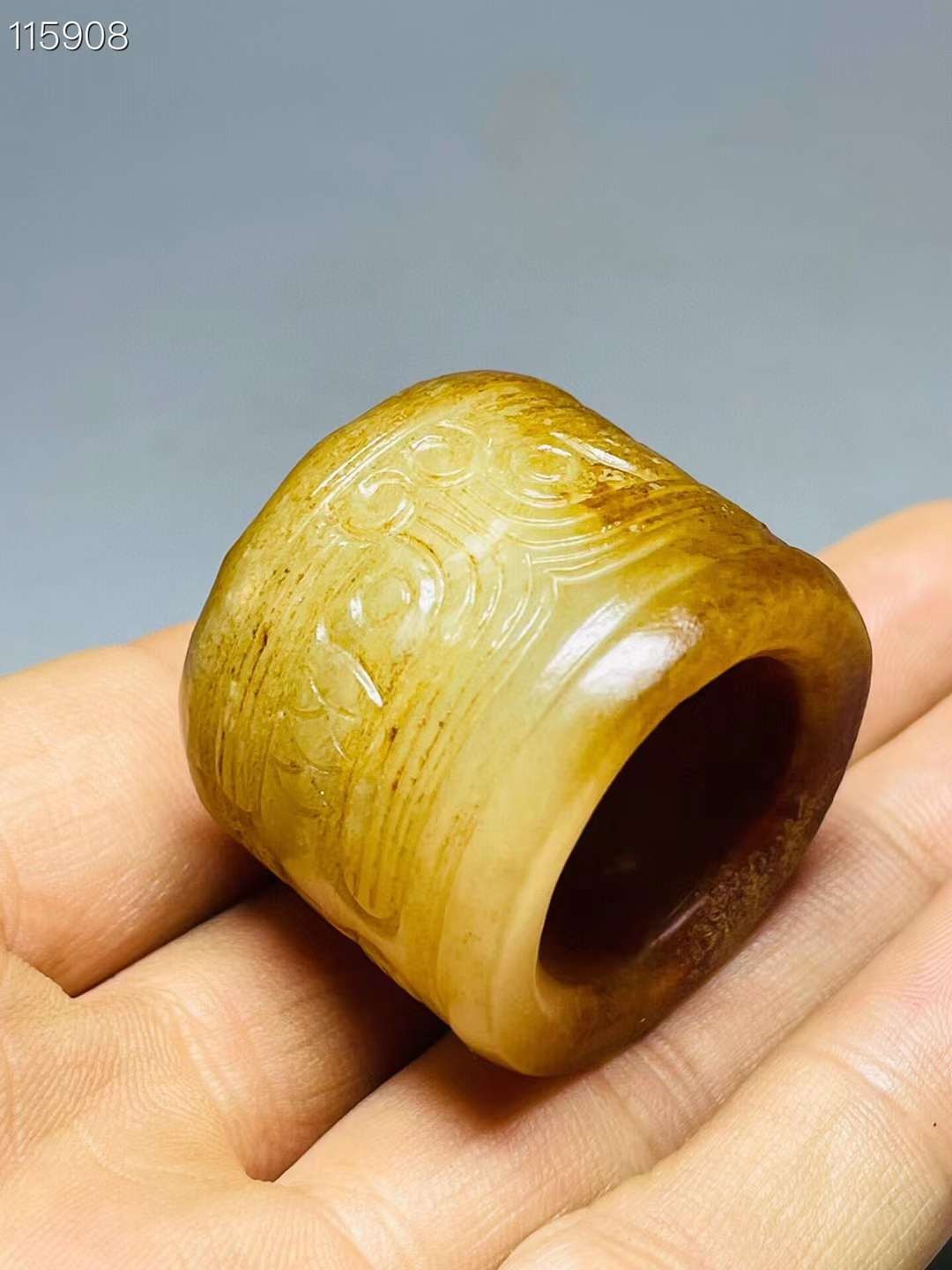 旧藏●精品和田玉精雕扳指一枚