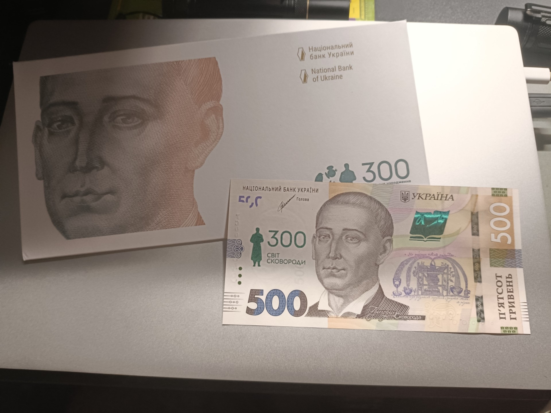【乌克兰2021年哲学家斯沃博达诞辰300周年500格里夫纳纸币团购专场】 【拍品017】简装，豹子头333，全新UNC