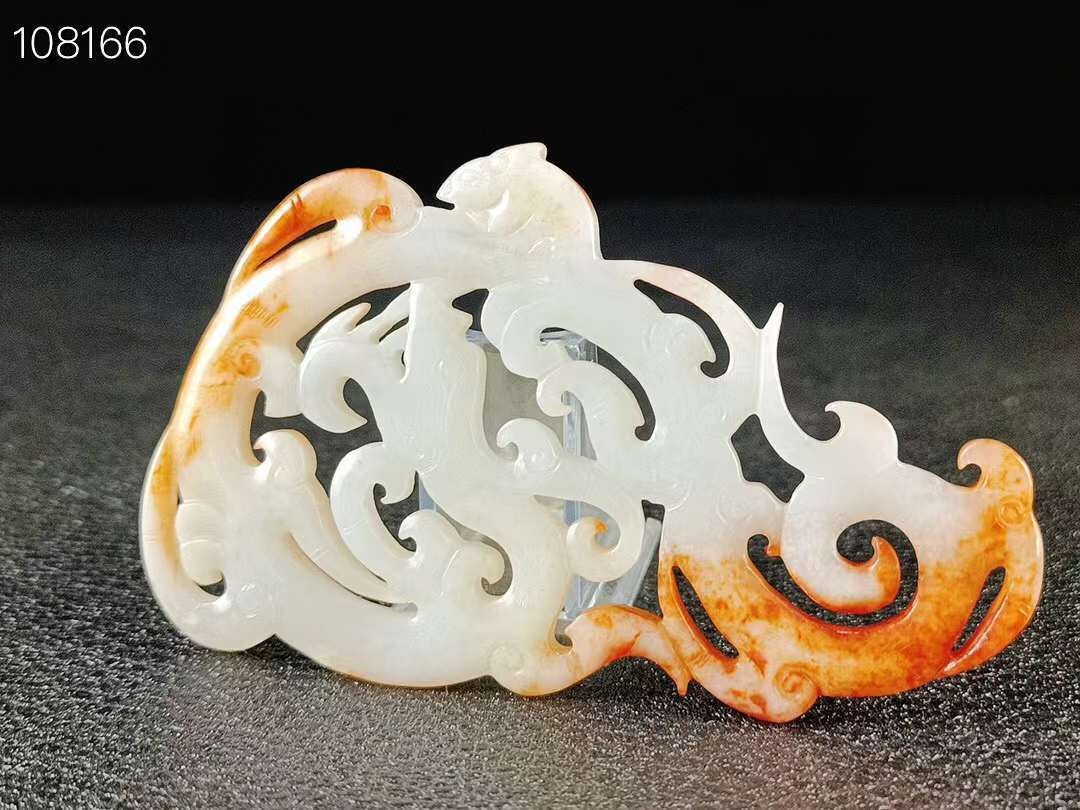 旧藏●清代和田玉精雕龙凤玉佩，玉质油润细腻，雕工精美，手感圆润，沁色自然，品相如图。