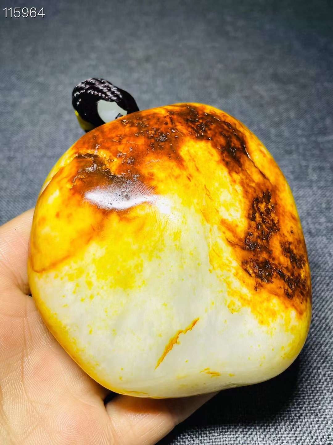 旧藏●精品和田玉籽料精雕手把件