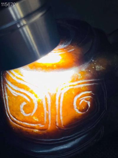 旧藏●精雕老和田玉立鸟手把件 旧藏●精雕老和田玉立鸟手把件