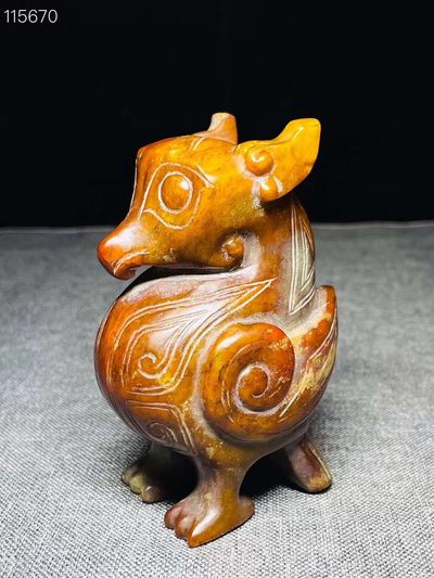 旧藏●精雕老和田玉立鸟手把件 旧藏●精雕老和田玉立鸟手把件