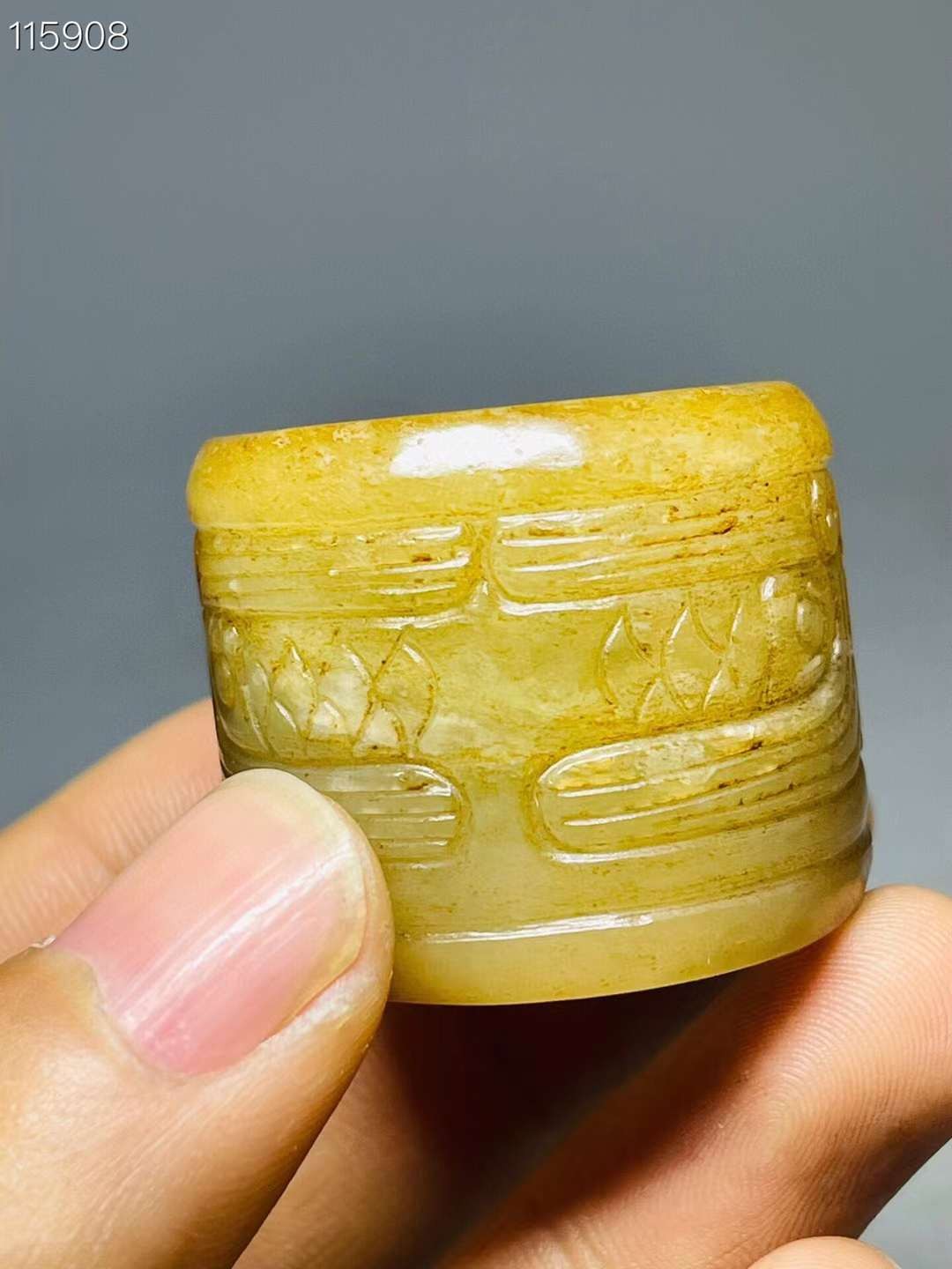 旧藏●精品和田玉精雕扳指一枚