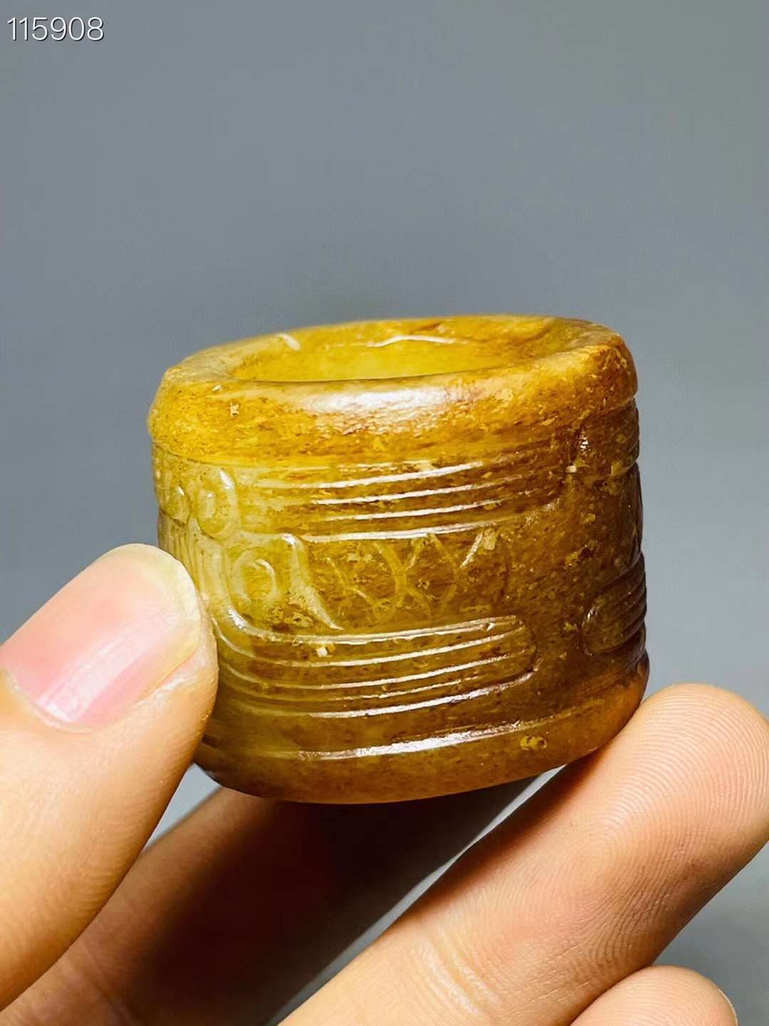 旧藏●精品和田玉精雕扳指一枚