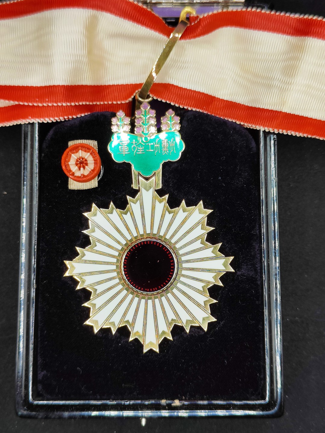 全场0元起拍 第52期 咸鱼国勋章拍卖专场 5月3日（周三）下午6：00开始 美品日本三等旭日章 银制珐琅带盒略