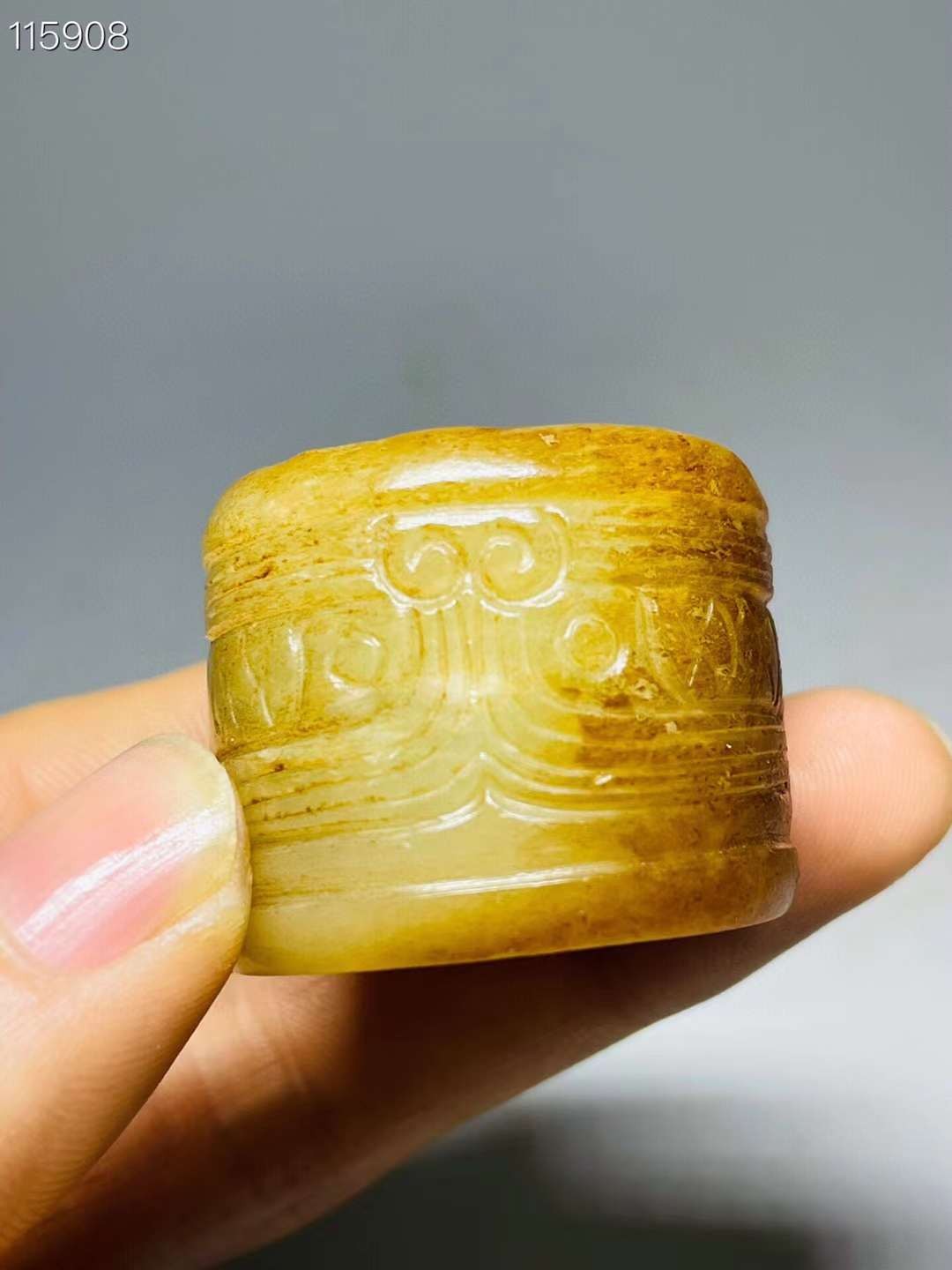旧藏●精品和田玉精雕扳指一枚