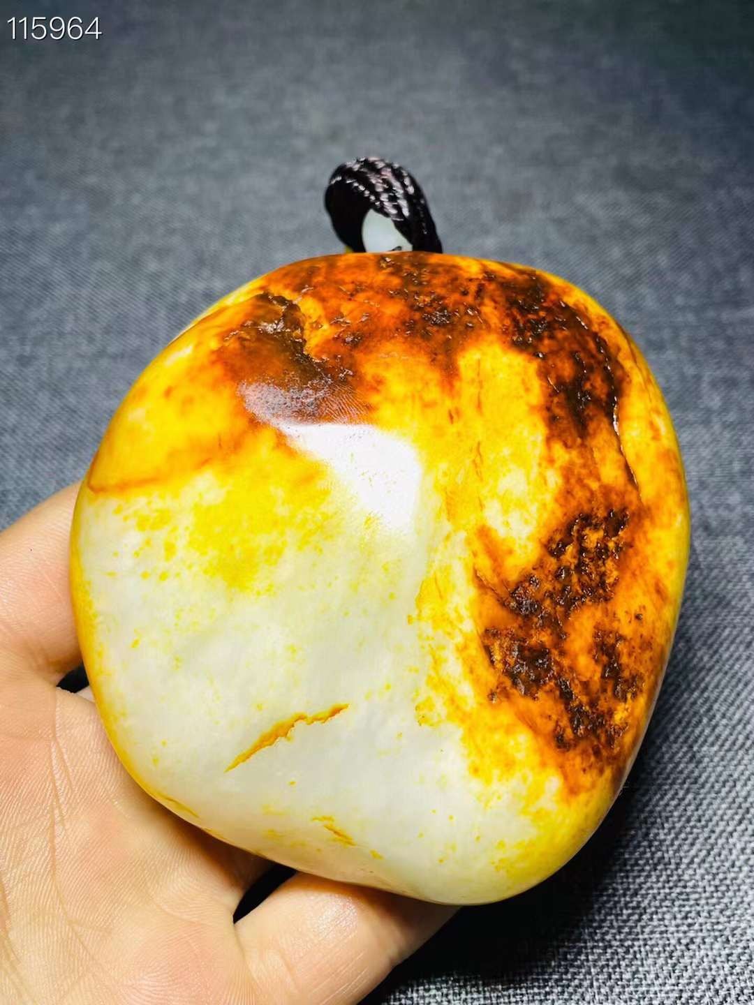 旧藏●精品和田玉籽料精雕手把件