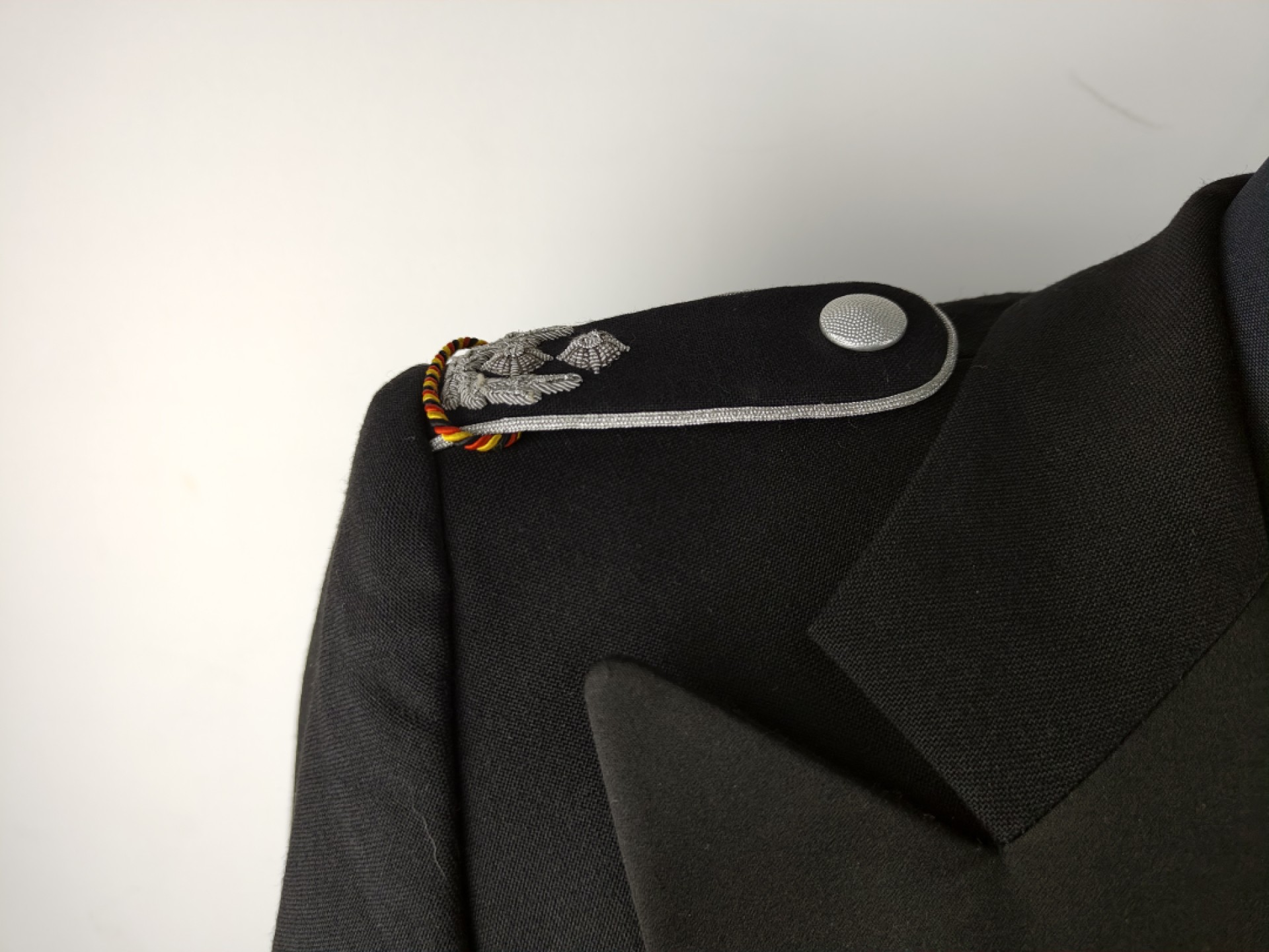 全场0元起拍 第52期 咸鱼国勋章拍卖专场 5月3日（周三）下午6：00开始 西德BW中校刺绣军衔晚礼服一套 胸围100 肩宽44 袖长58 腰围78 裤长105