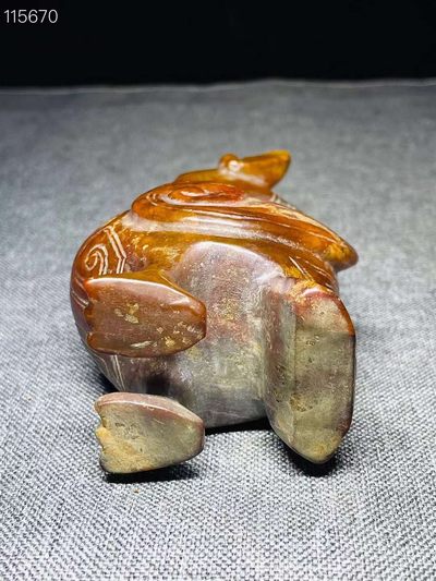 旧藏●精雕老和田玉立鸟手把件 旧藏●精雕老和田玉立鸟手把件