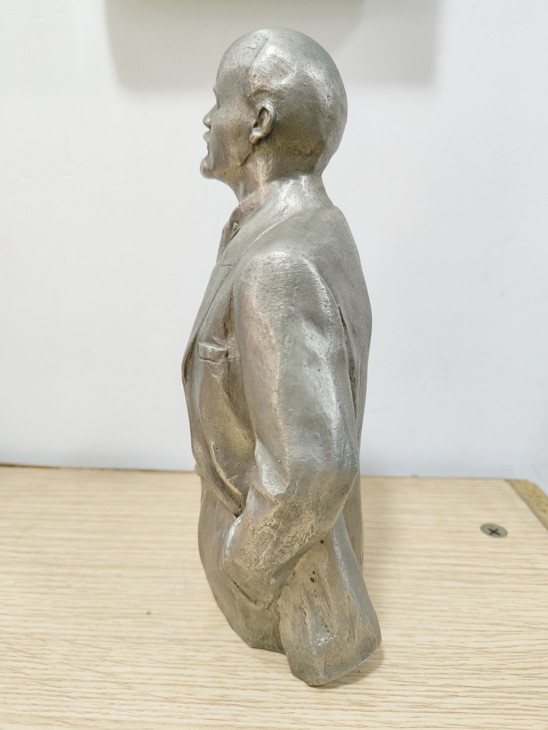 全场0元起拍 第52期 咸鱼国勋章拍卖专场 5月3日（周三）下午6：00开始 苏联产列宁金属塑像 高24CM 宽18CM