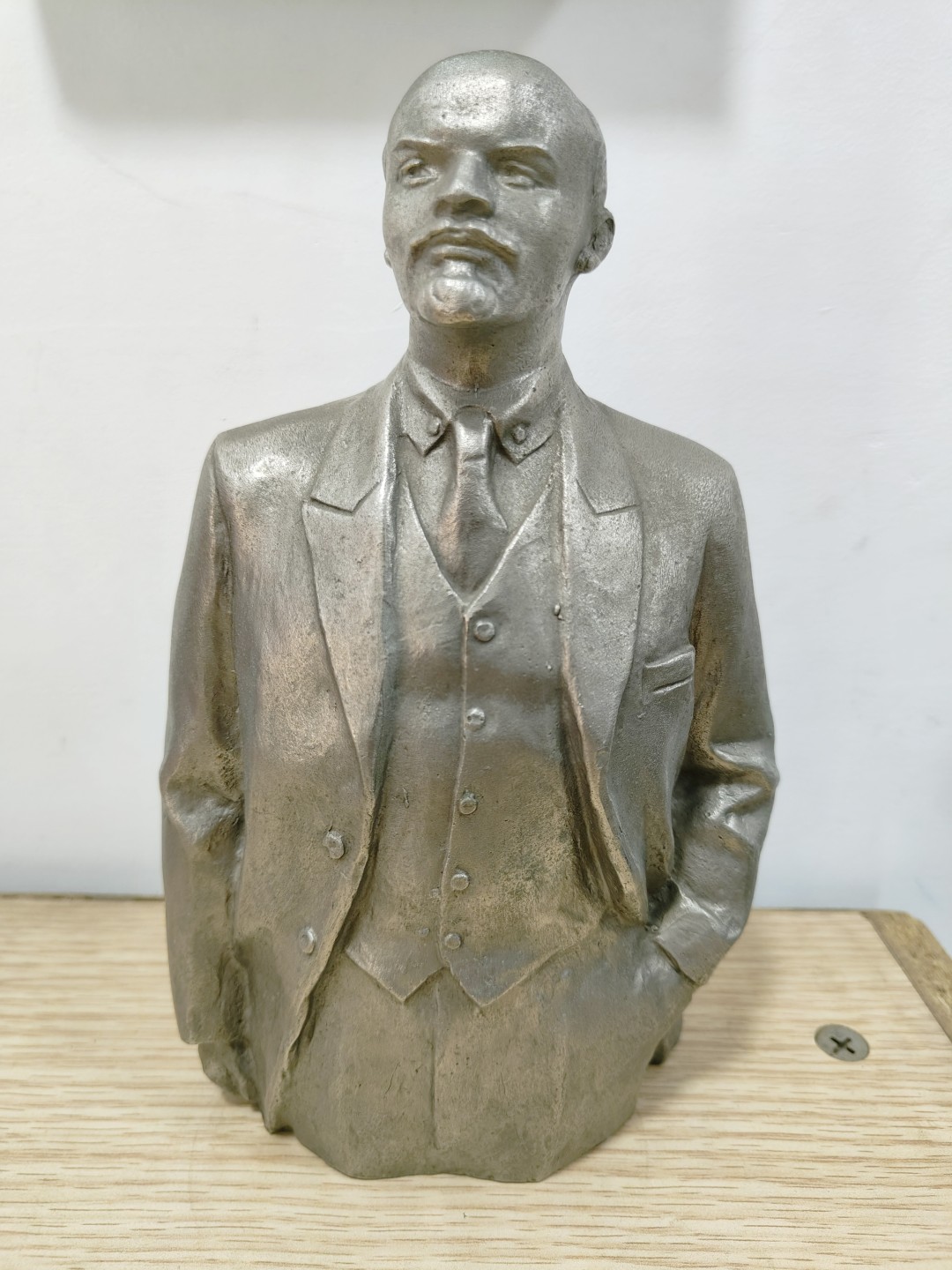 全场0元起拍 第52期 咸鱼国勋章拍卖专场 5月3日（周三）下午6：00开始 苏联产列宁金属塑像 高24CM 宽18CM